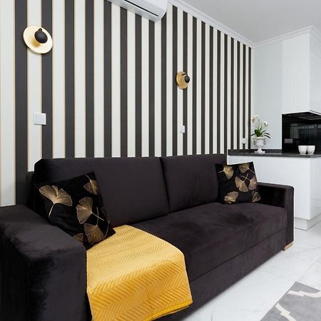 Mennica Residence - City Center Apartments By Noclegi Renters Варшава Екстериор снимка