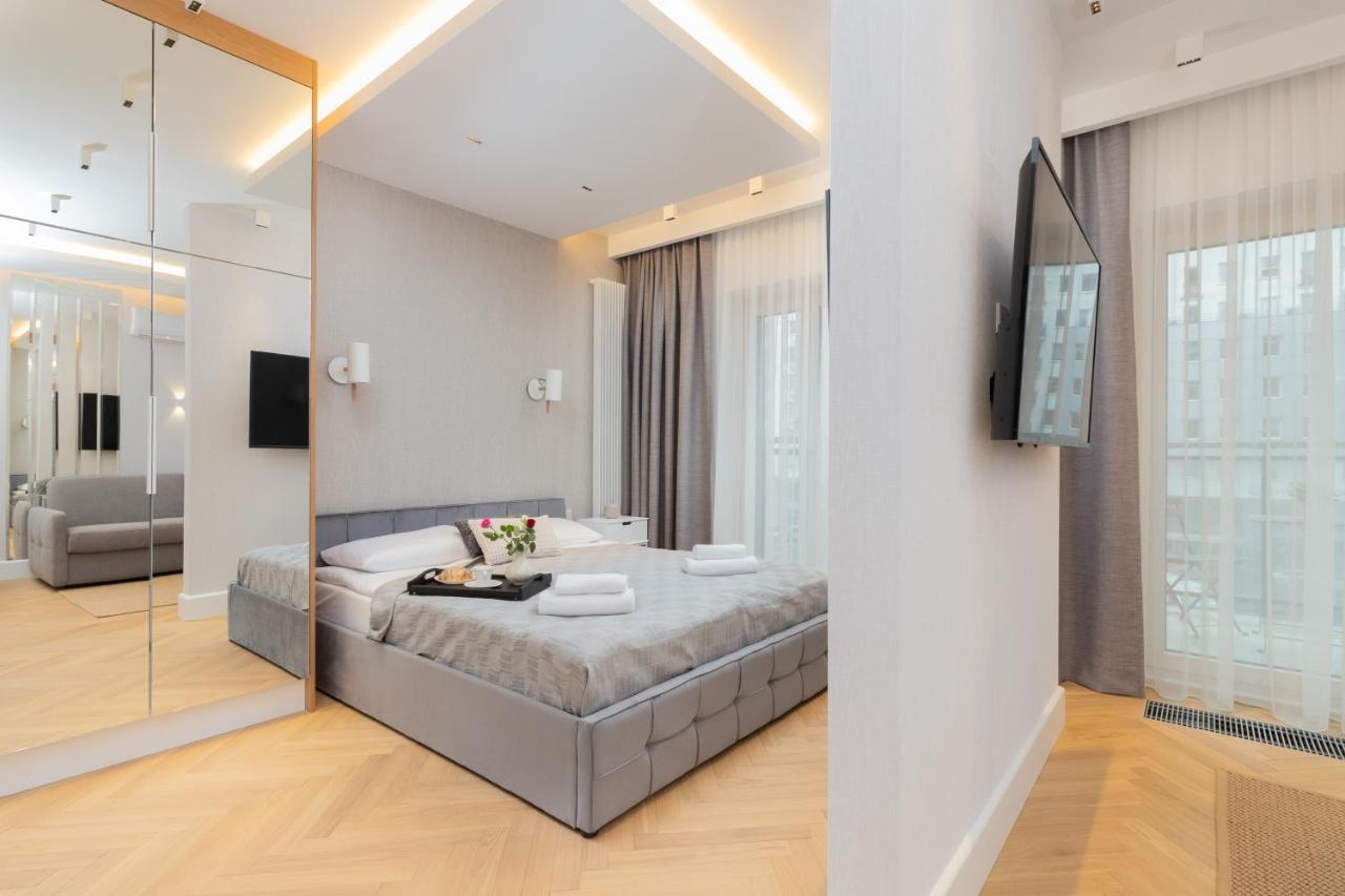 Mennica Residence - City Center Apartments By Noclegi Renters Варшава Екстериор снимка