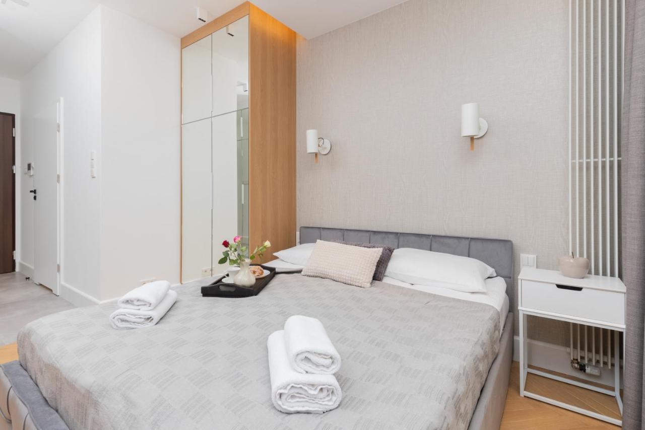 Mennica Residence - City Center Apartments By Noclegi Renters Варшава Екстериор снимка