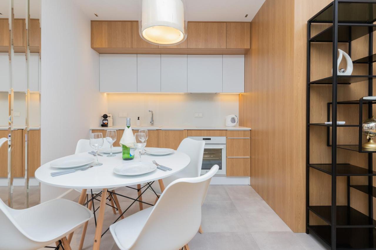 Mennica Residence - City Center Apartments By Noclegi Renters Варшава Екстериор снимка