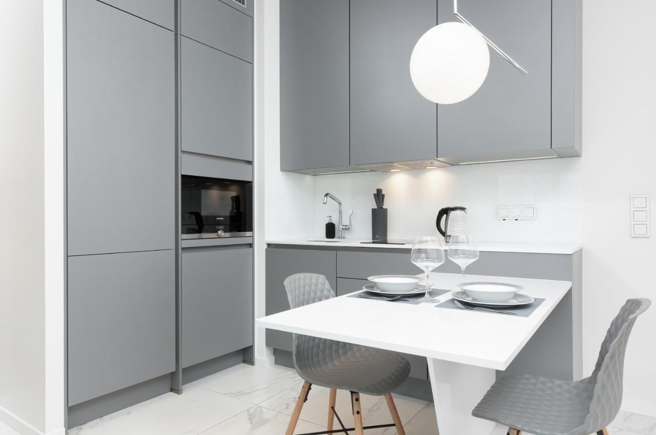 Mennica Residence - City Center Apartments By Noclegi Renters Варшава Екстериор снимка