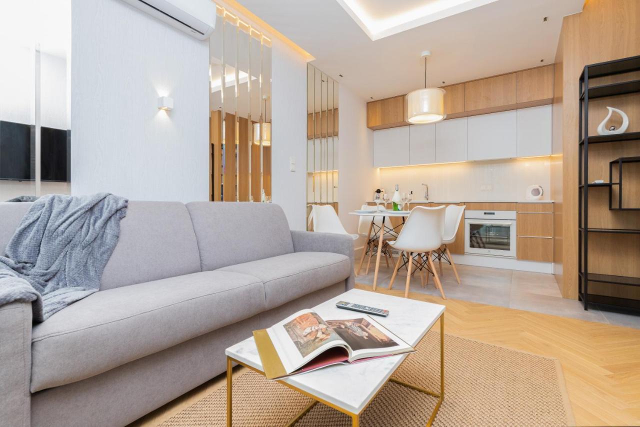 Mennica Residence - City Center Apartments By Noclegi Renters Варшава Екстериор снимка