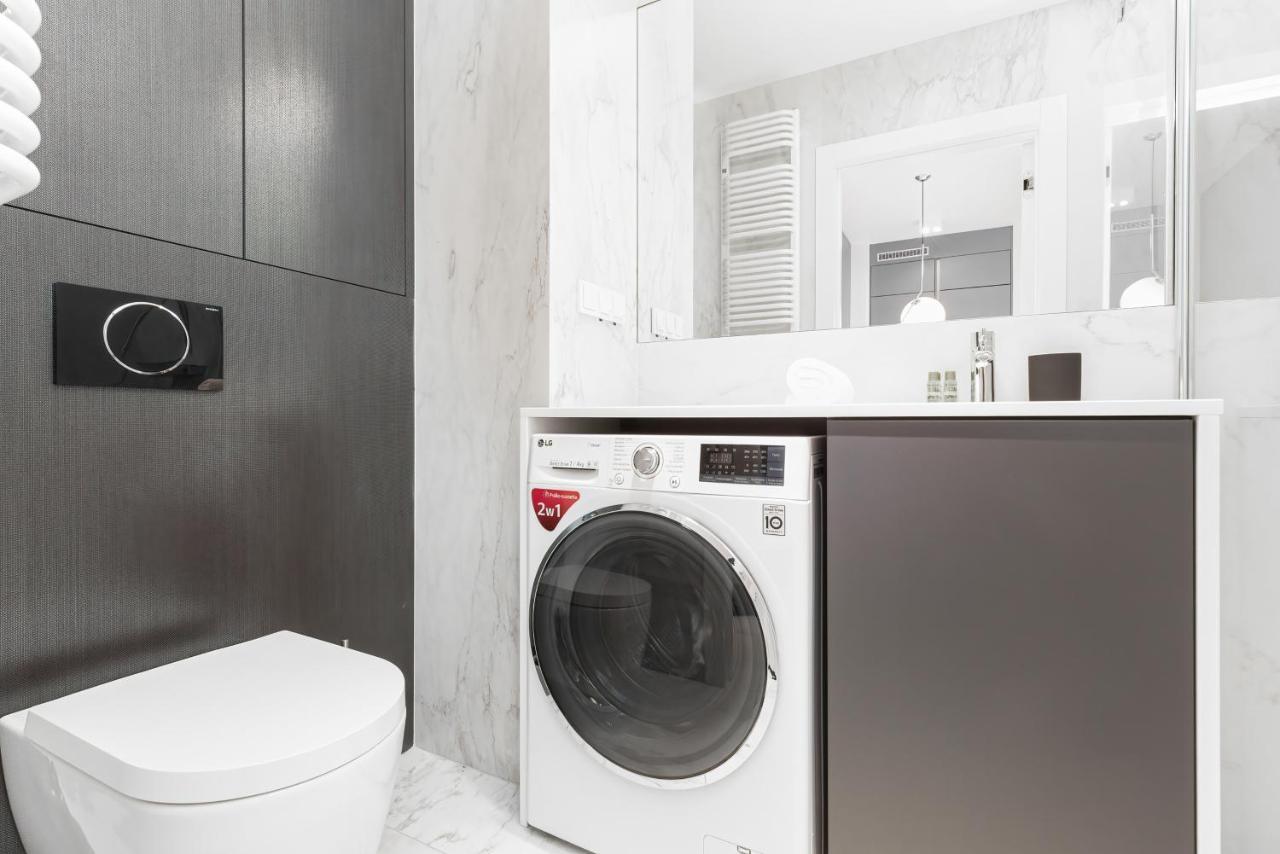 Mennica Residence - City Center Apartments By Noclegi Renters Варшава Екстериор снимка