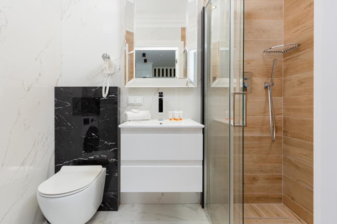 Mennica Residence - City Center Apartments By Noclegi Renters Варшава Екстериор снимка