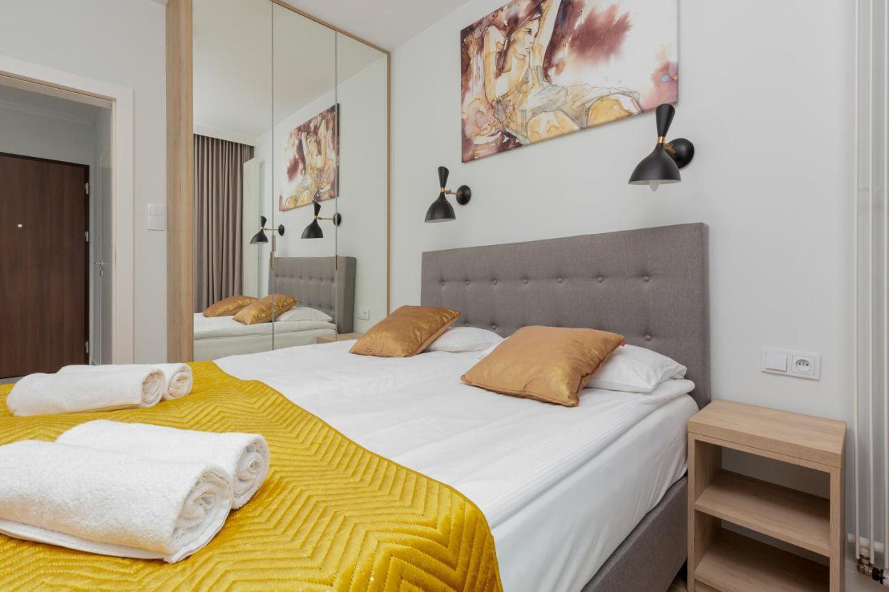 Mennica Residence - City Center Apartments By Noclegi Renters Варшава Екстериор снимка