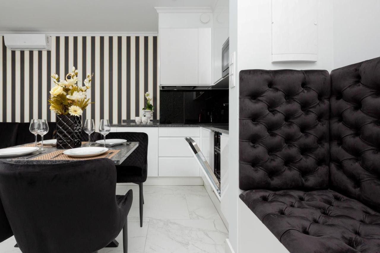 Mennica Residence - City Center Apartments By Noclegi Renters Варшава Екстериор снимка