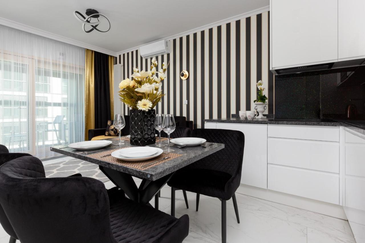 Mennica Residence - City Center Apartments By Noclegi Renters Варшава Екстериор снимка