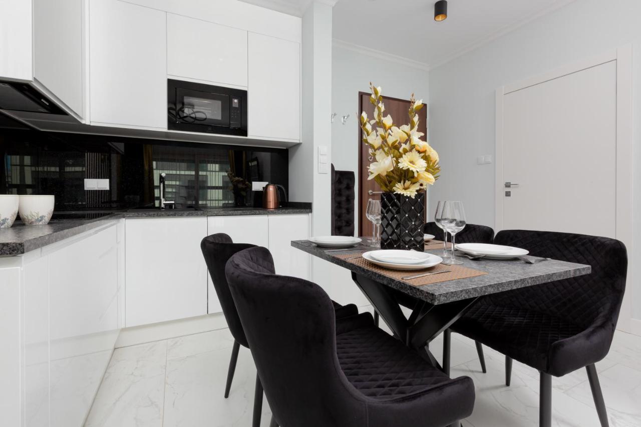 Mennica Residence - City Center Apartments By Noclegi Renters Варшава Екстериор снимка