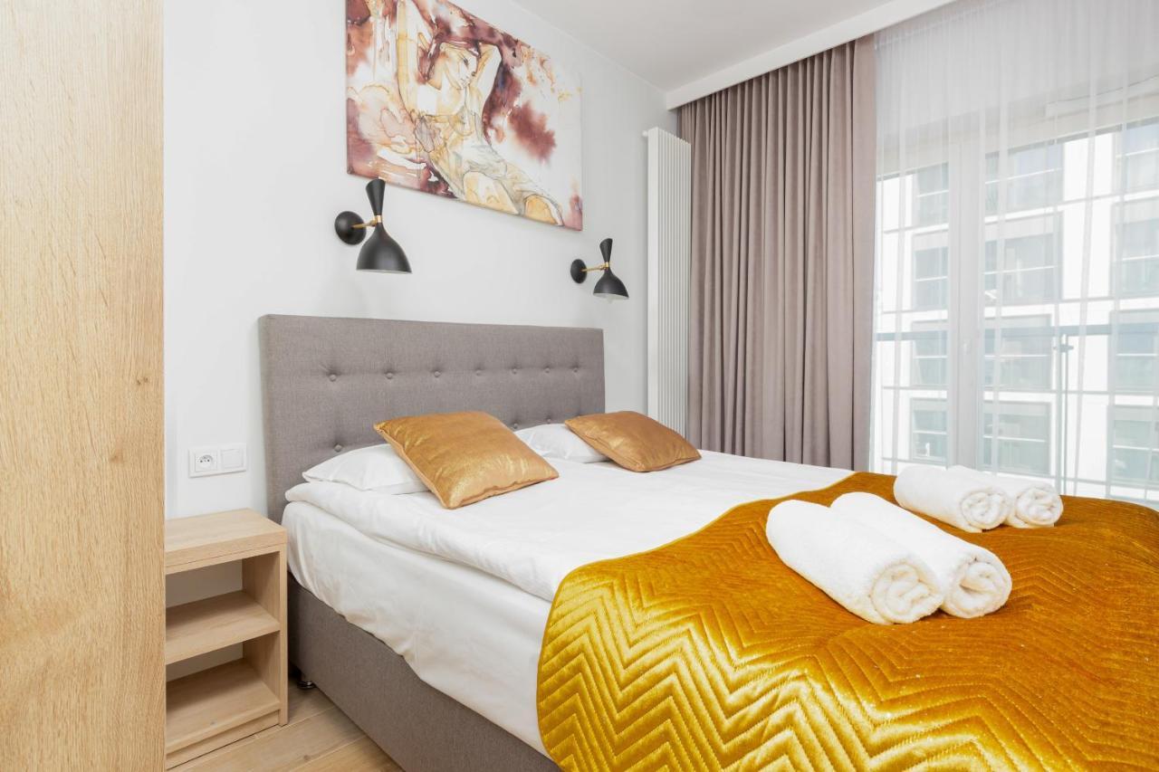 Mennica Residence - City Center Apartments By Noclegi Renters Варшава Екстериор снимка